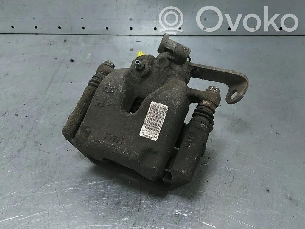 Opel Vivaro Задний суппорт 