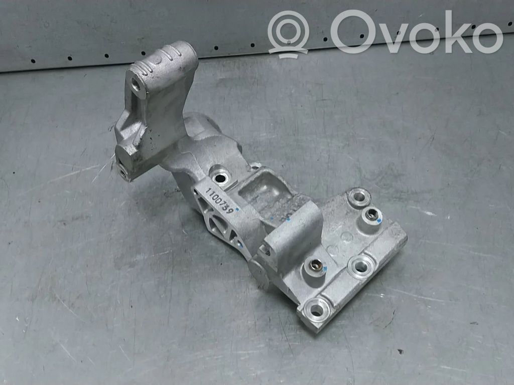 Hyundai i30 Generator/alternator bracket 