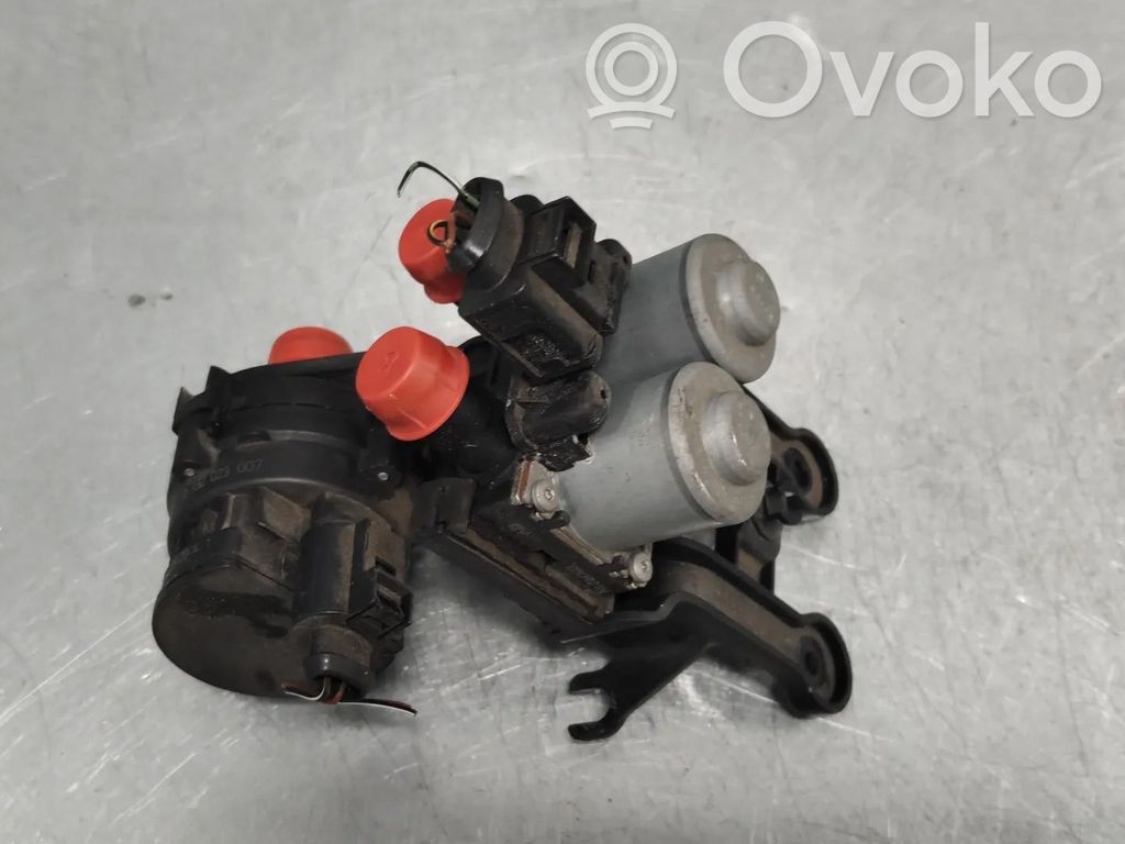 Audi A6 S6 C6 4F Valvola di regolazione del liquido di raffreddamento e del riscaldatore