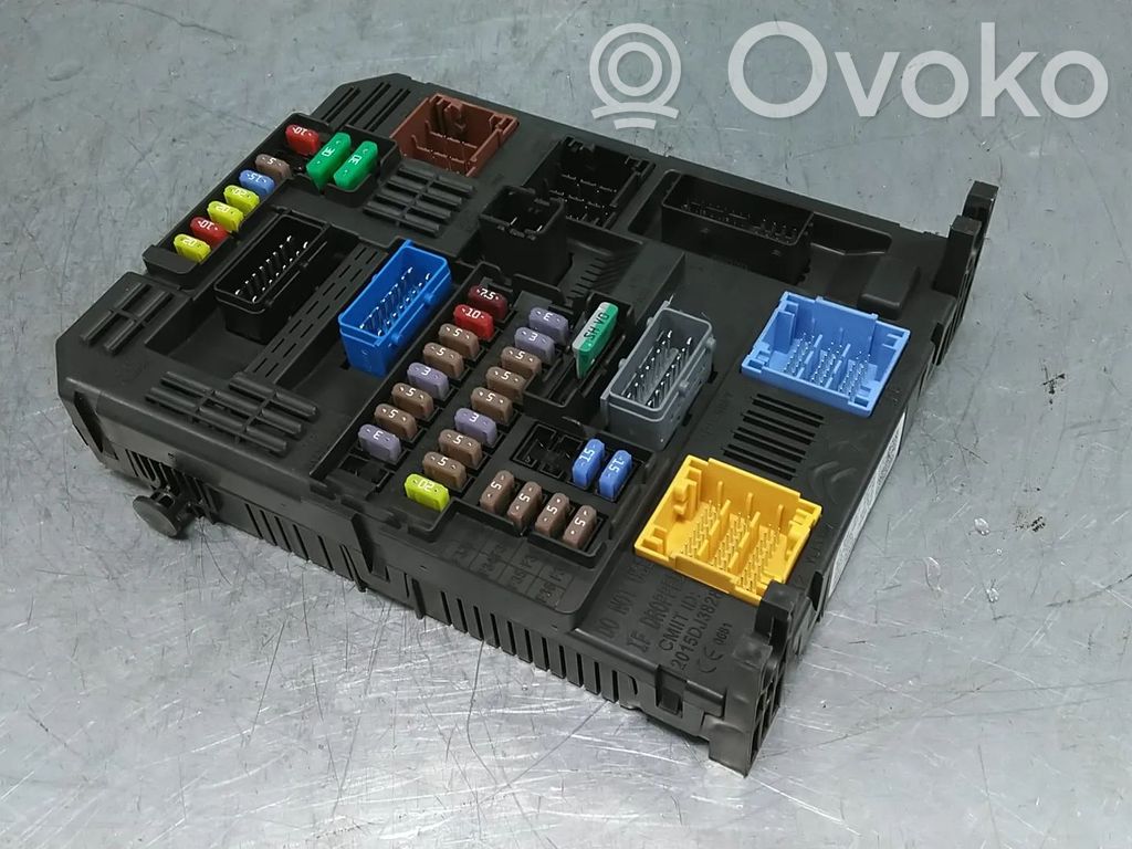 Opel Vivaro Fuse module 