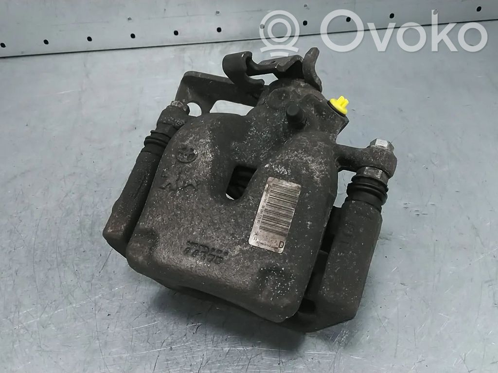 Opel Vivaro Задний суппорт 
