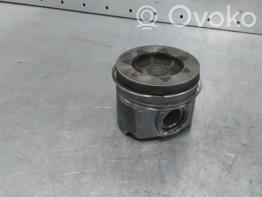 Opel Vivaro Piston 