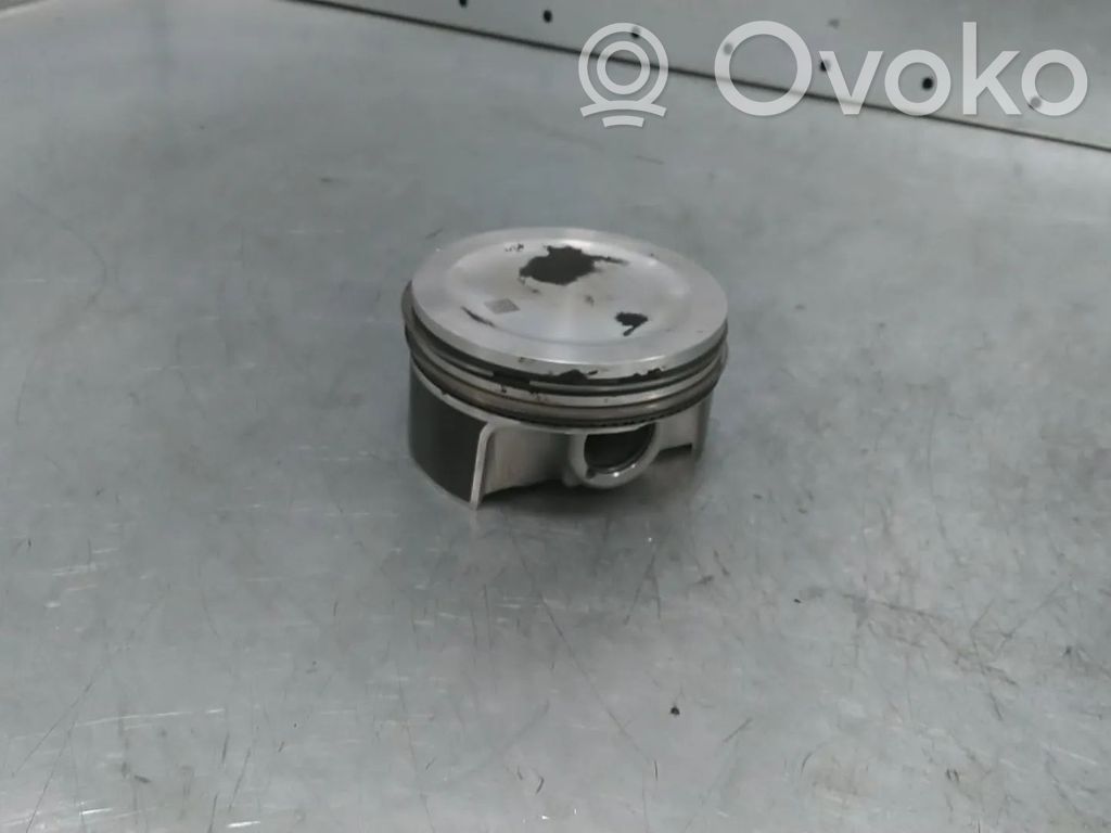 Mercedes-Benz A W177 Piston
