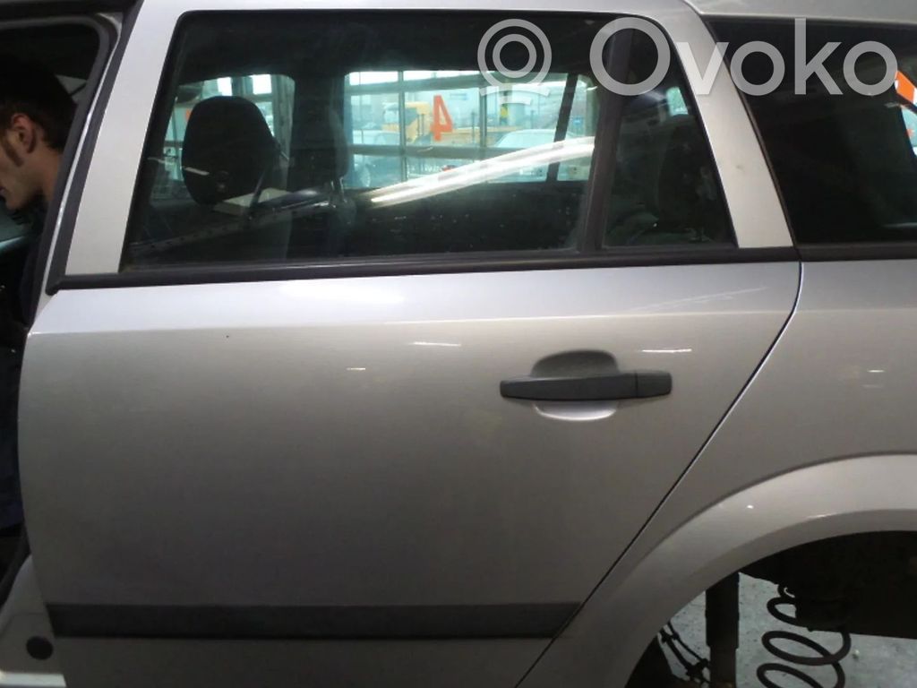 Opel Astra H Puerta trasera 