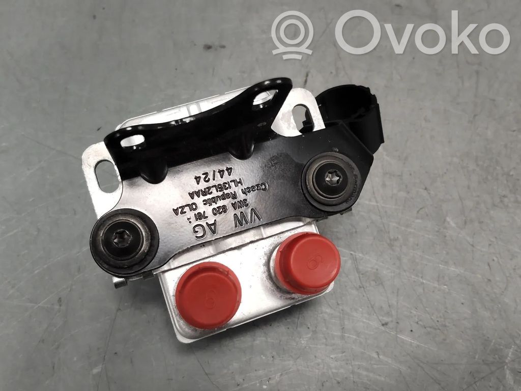 Volkswagen Golf VIII Radiatore dell’olio del motore 