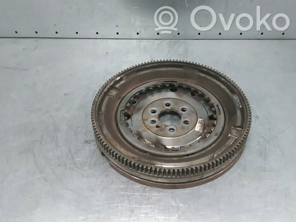 Skoda Fabia Mk3 (NJ) Vauhtipyörä 