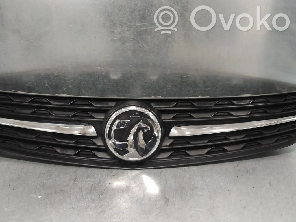 Opel Vivaro Front bumper upper radiator grill 