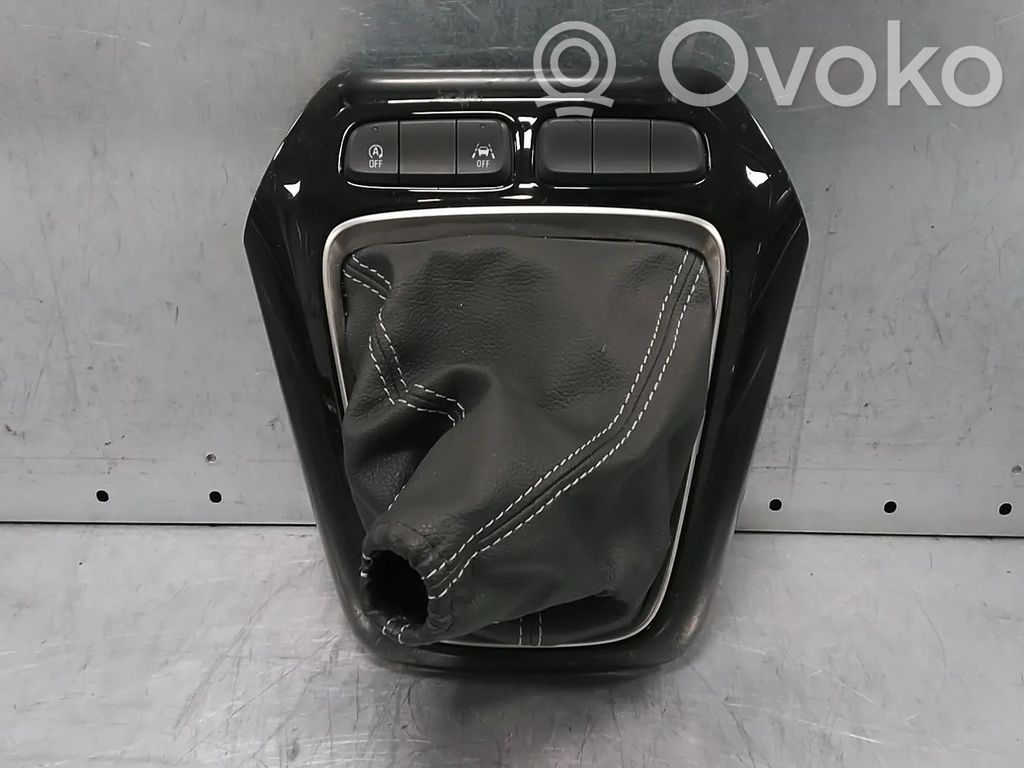 Opel Corsa F Otros repuestos del interior 