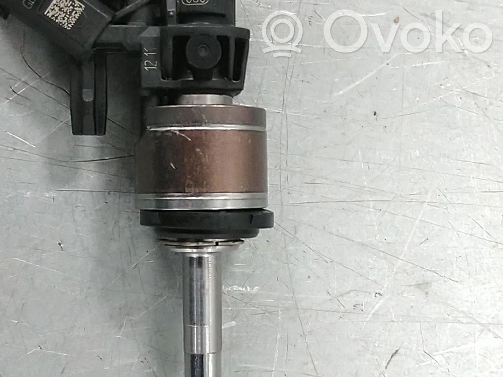 Volkswagen Golf VIII Fuel injector 