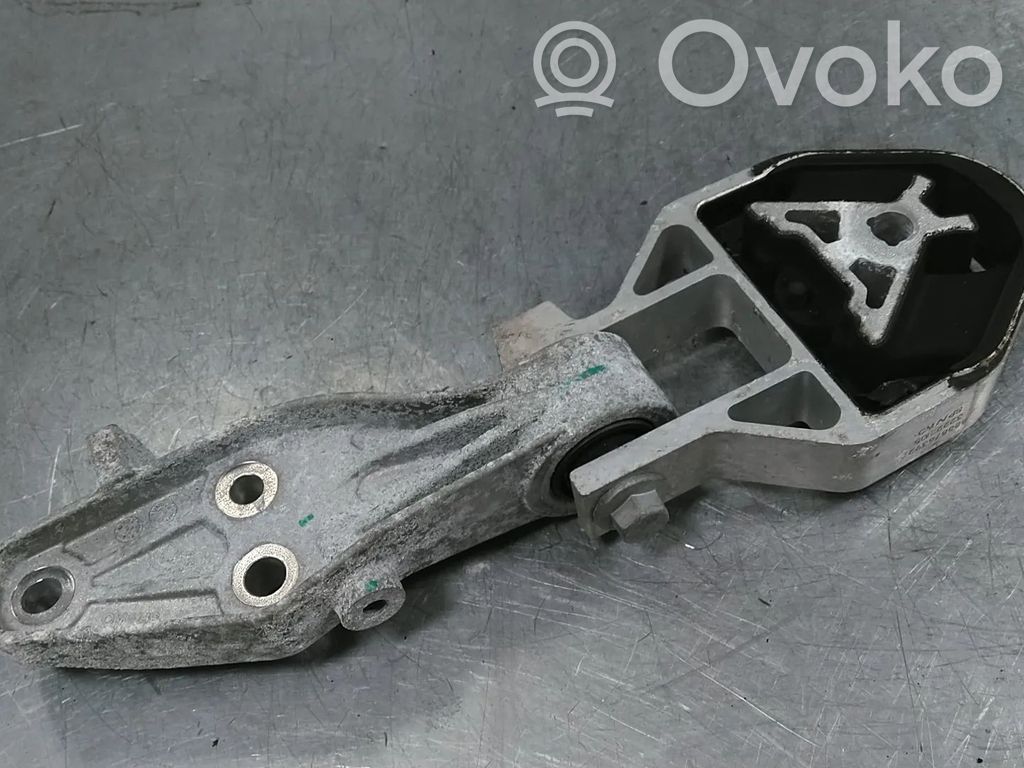 Volvo XC40 Engine mount bracket 