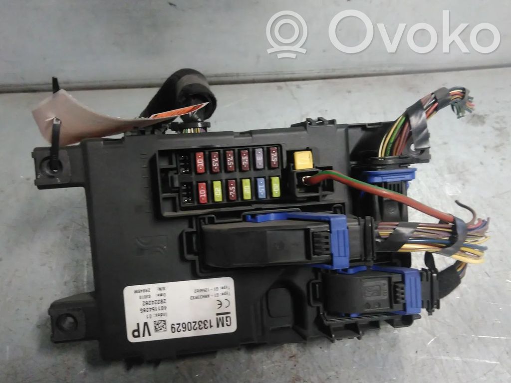 Módulo de fusible   13320629,1232197,1232324,1232363,1232373,1247011,1247125,13265078,13286031,13301561,13301562,13308949,13350672,13350673,GK