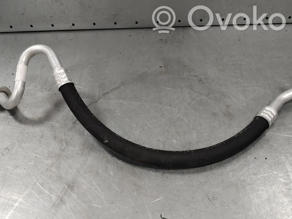 Volvo XC40 Ilmastointilaitteen putki (A/C) 