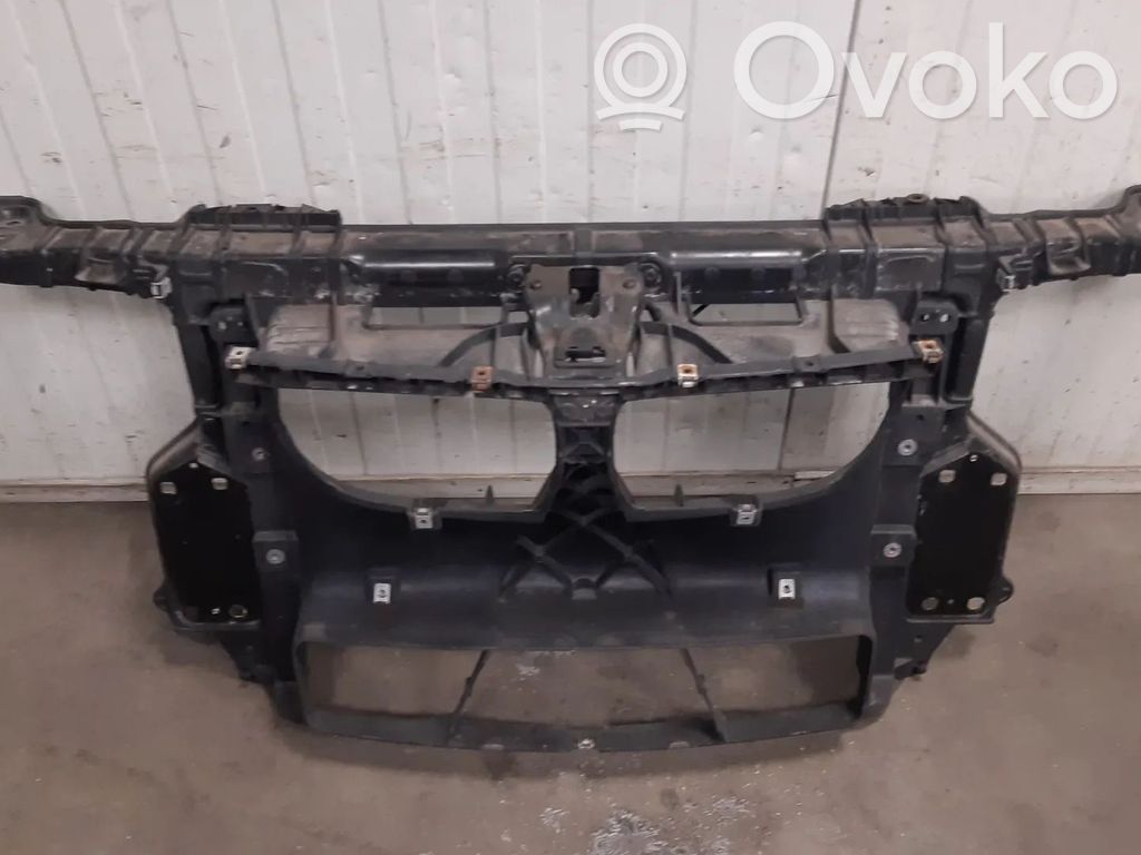 BMW 1 E81 E87 Radiatorių panelė 