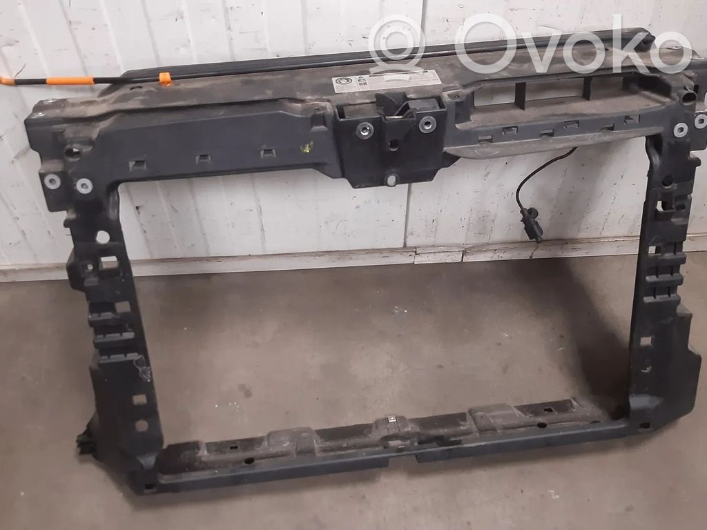Volkswagen Jetta VI Pas przedni 