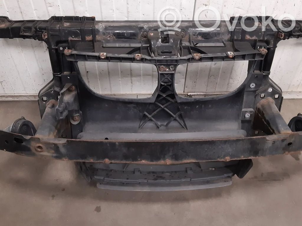 BMW 1 E81 E87 Radiatorių panelė 