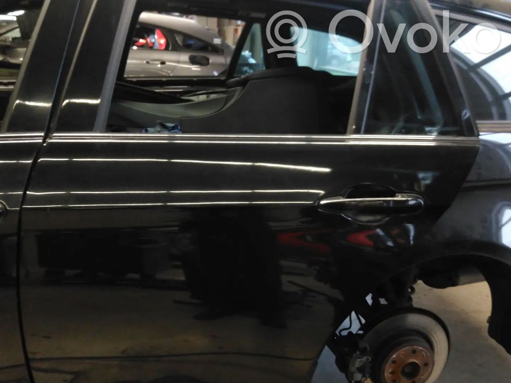 Rear door   41009628751
