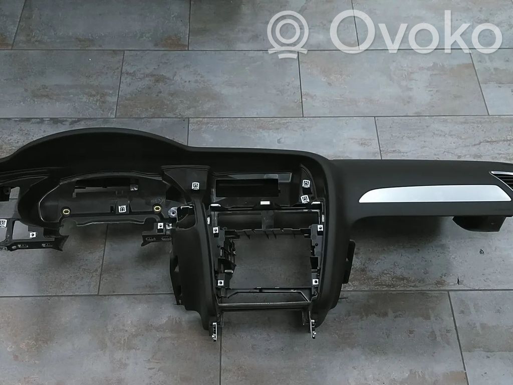 Audi A4 S4 B8 8K Deska rozdzielcza 