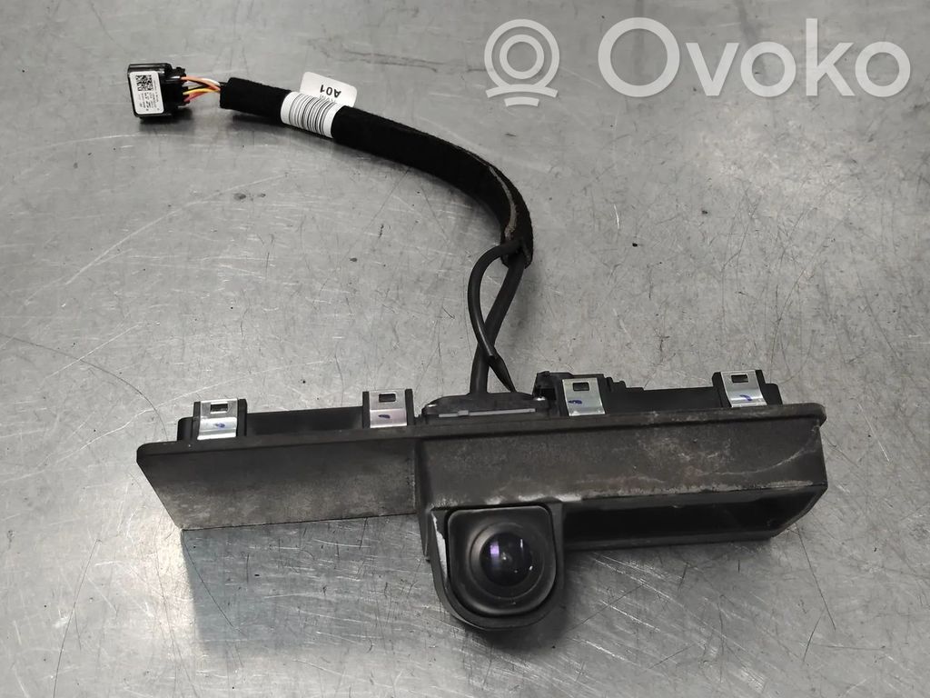 KIA EV6 Tavaratilan luukun kahva kameralla 