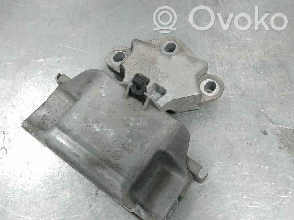Volkswagen Crafter Engine mount bracket 