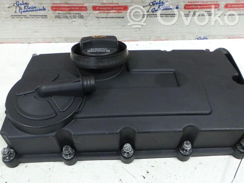 Volkswagen Golf V Rocker cam cover 