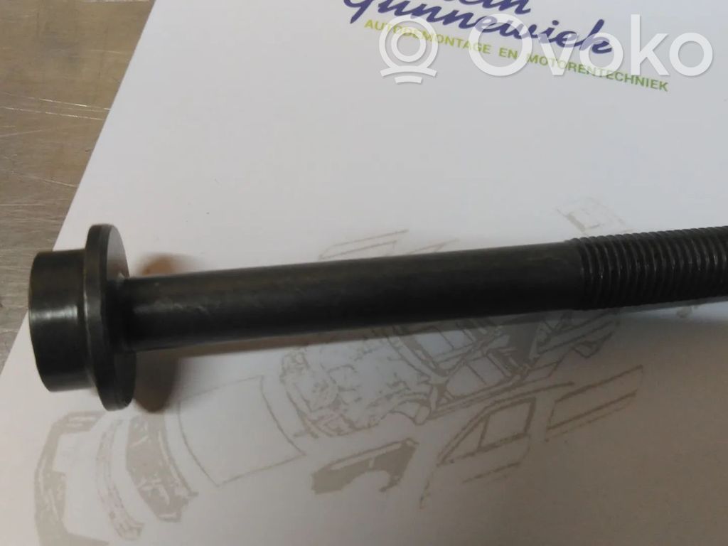 Volkswagen Golf VII Cylinder head bolts 