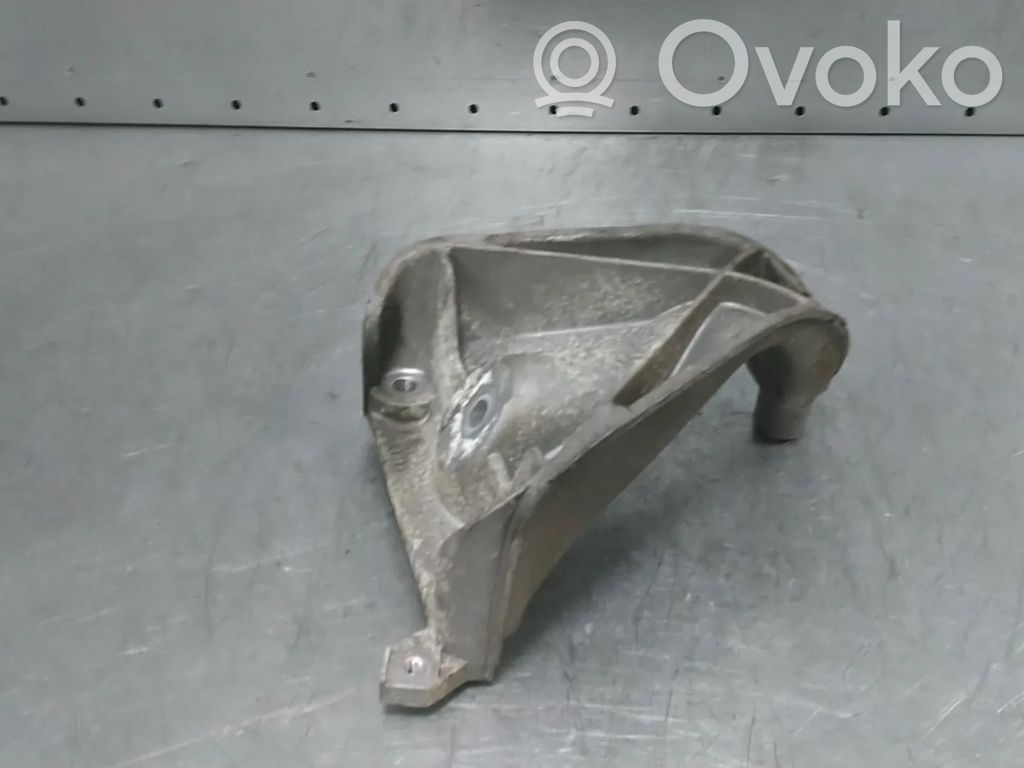 Engine mount bracket   4D0199308E