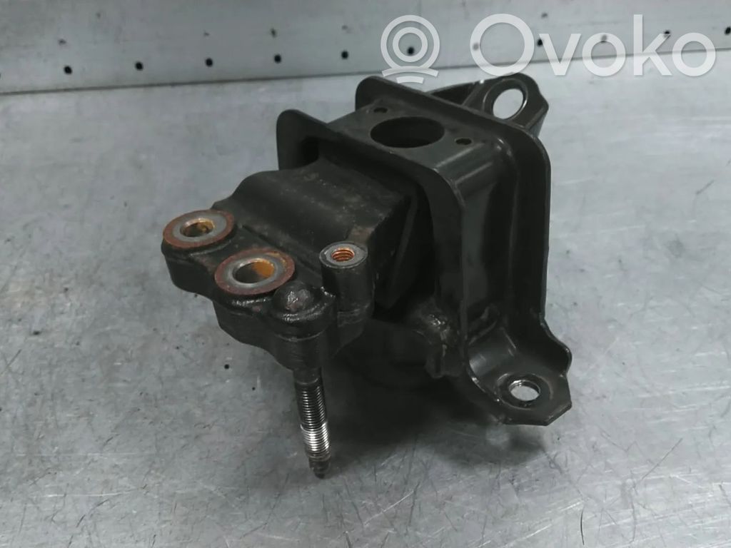 Peugeot 108 Engine mount bracket 