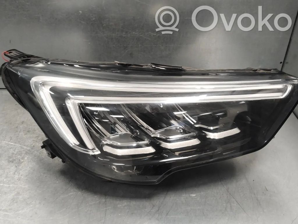 Opel Crossland X Phare frontale 