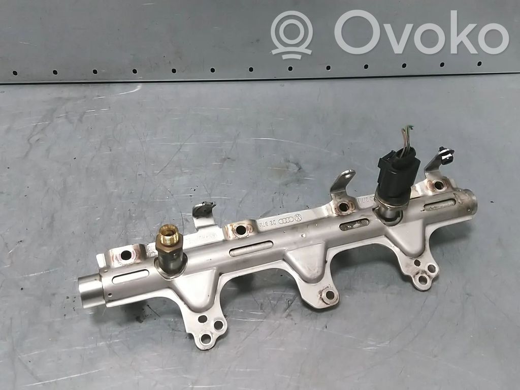 Audi A4 S4 B8 8K Rampă alimentare injectoare 
