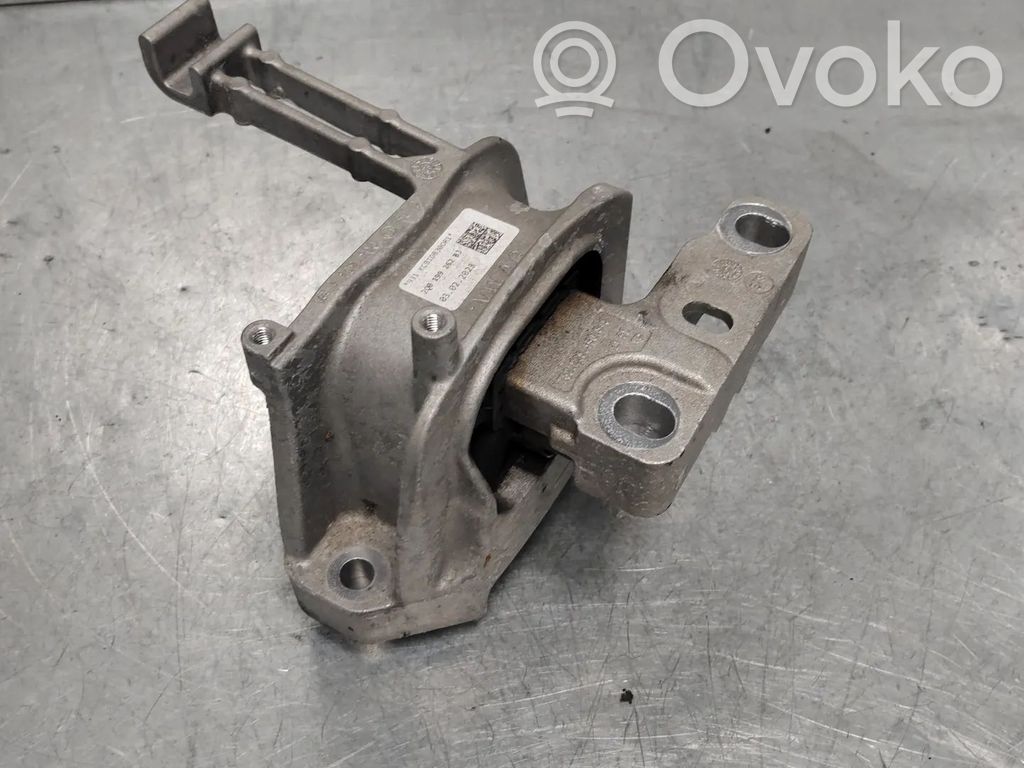 Volkswagen Polo VI Engine mount bracket 
