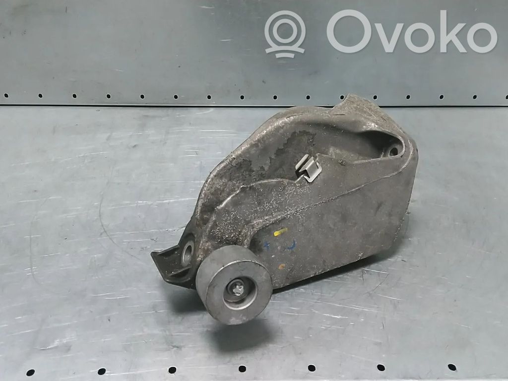 BMW 5 G30 G31 G38 Engine mount bracket 