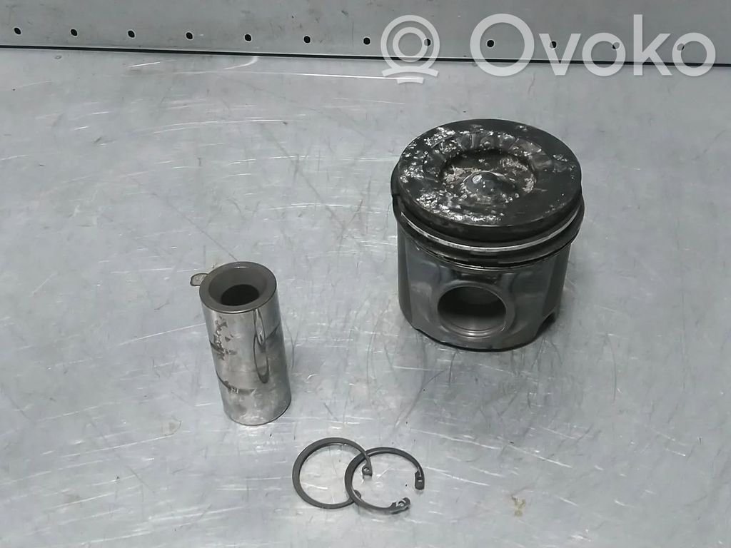 Iveco Daily 35.8 - 9 Piston 