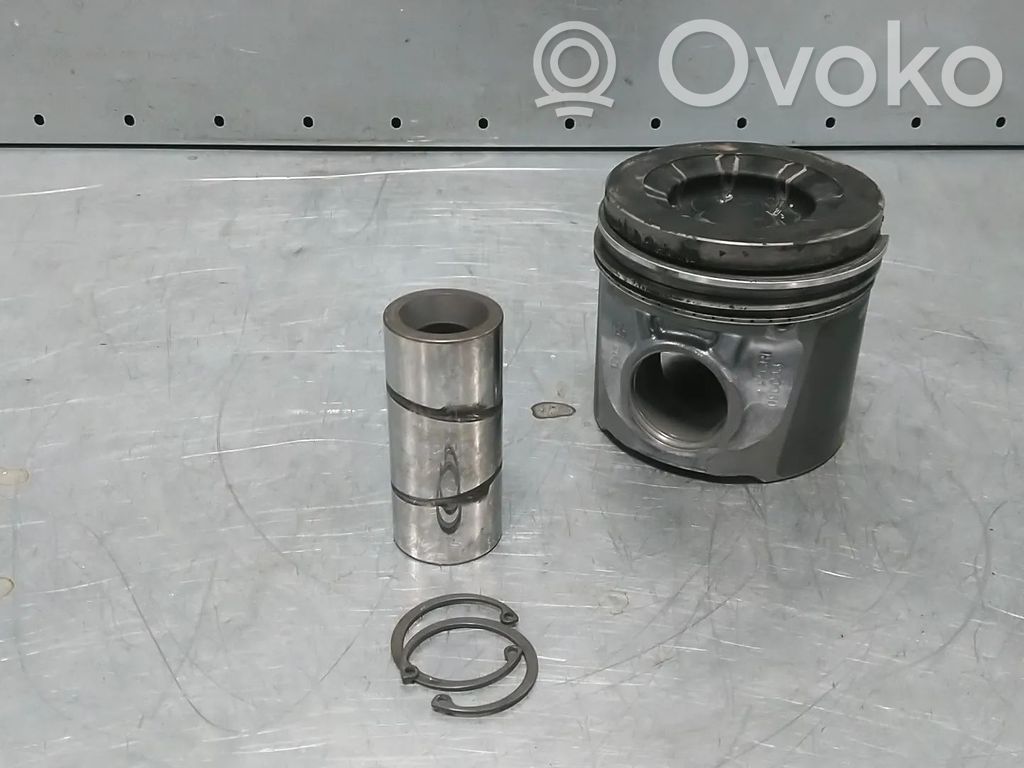 Iveco Daily 35.8 - 9 Piston 