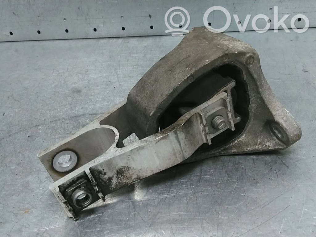 Volvo XC90 Engine mount bracket 