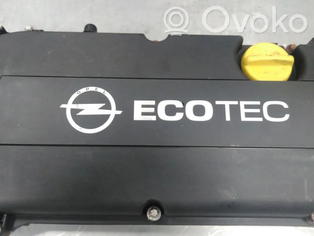 Opel Astra J Capac culbutori 