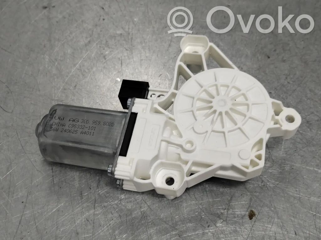 Audi A5 Silnik regulatora szyby drzwi przednich 