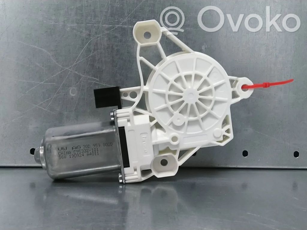 Audi A5 Silnik regulatora szyby drzwi przednich 