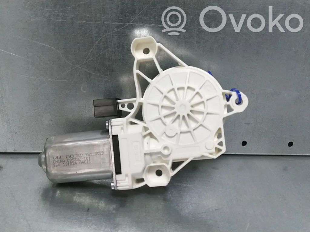 Audi A5 Silnik regulatora szyby drzwi przednich 