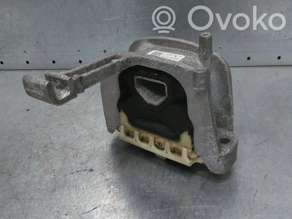 Volkswagen Polo VI Engine mount bracket 