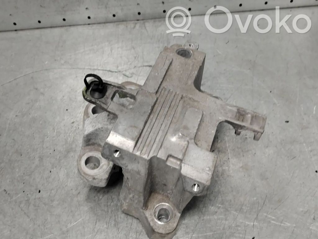 Volvo XC40 Engine mount bracket 