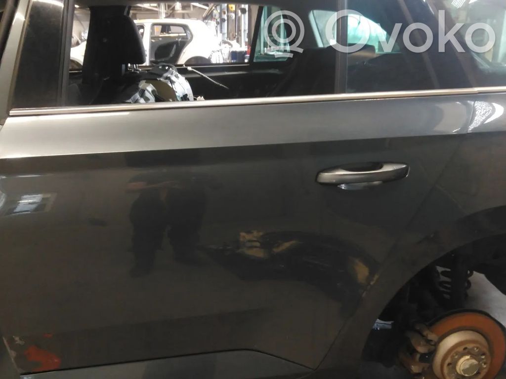 Skoda Superb B8 (3V) Galinės durys 