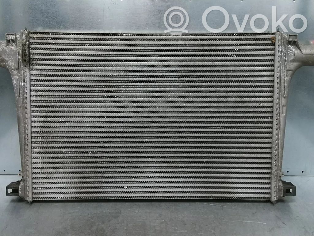 Audi Q8 Interkūlerio radiatorius 
