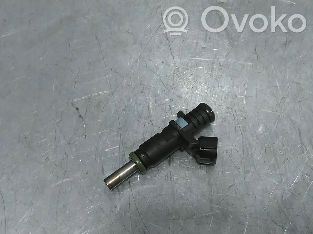Volkswagen Golf V Fuel injector 