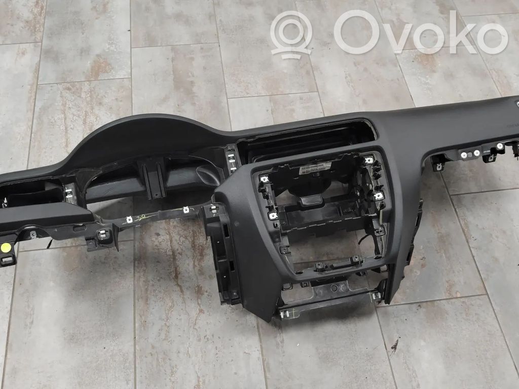 Volkswagen Jetta VI Deska rozdzielcza 