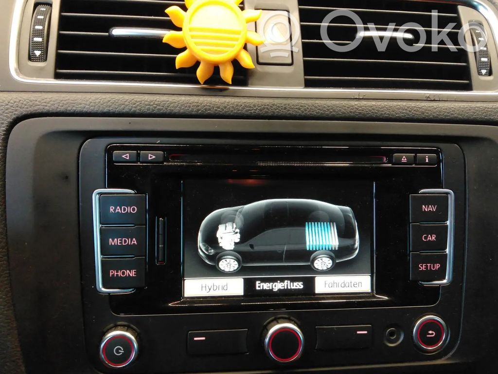 Volkswagen Jetta VI Stacja multimedialna GPS / CD / DVD 