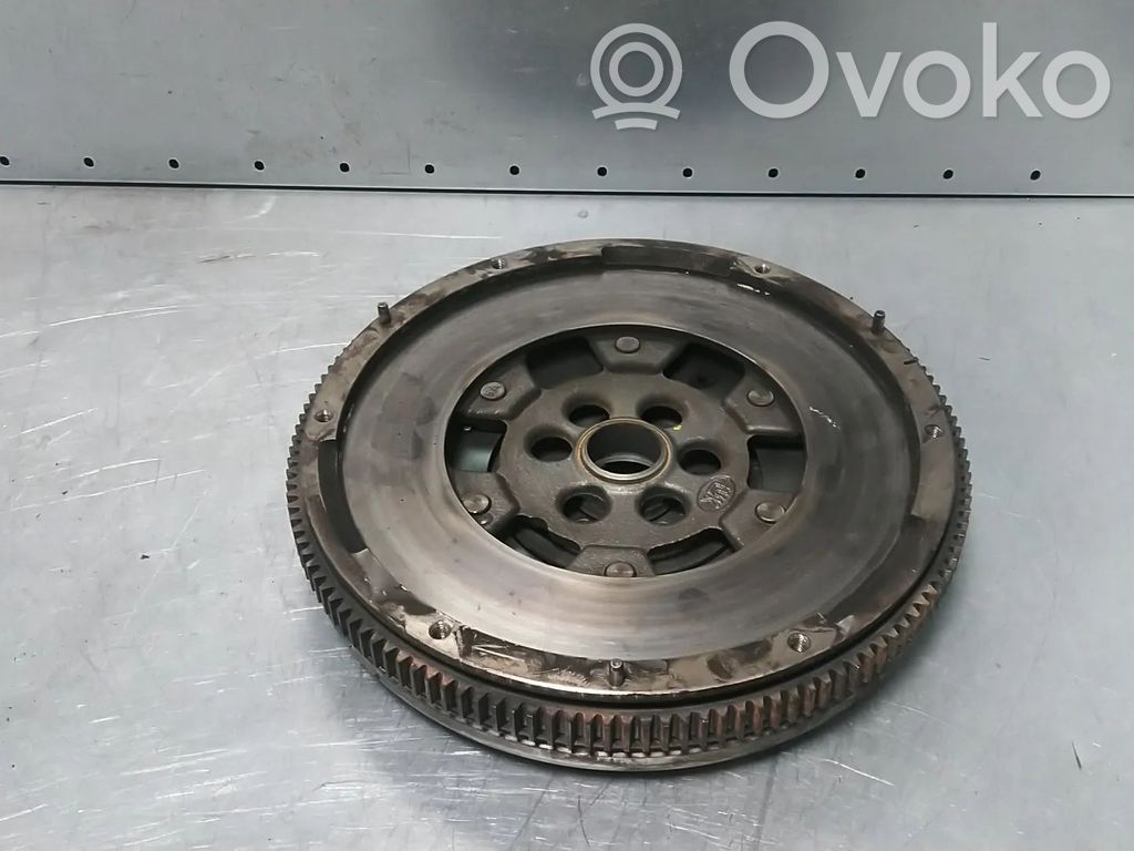 Volkswagen PASSAT B8 Volanta ambreiaj 