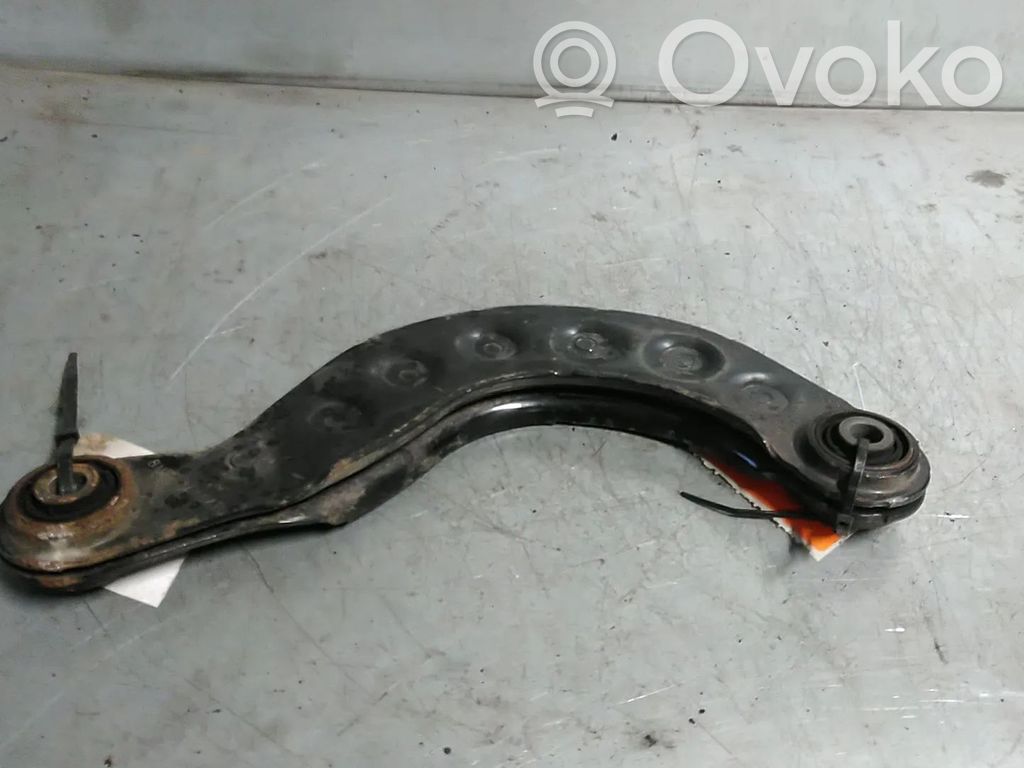 Ford C-MAX I Задний поворотный кулак (ступица, цапфа) 