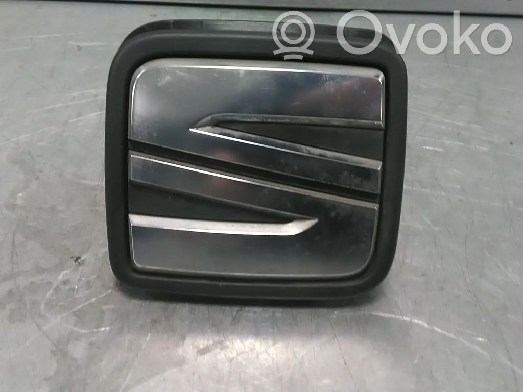 Seat Leon IV Tailgate release/open handle 