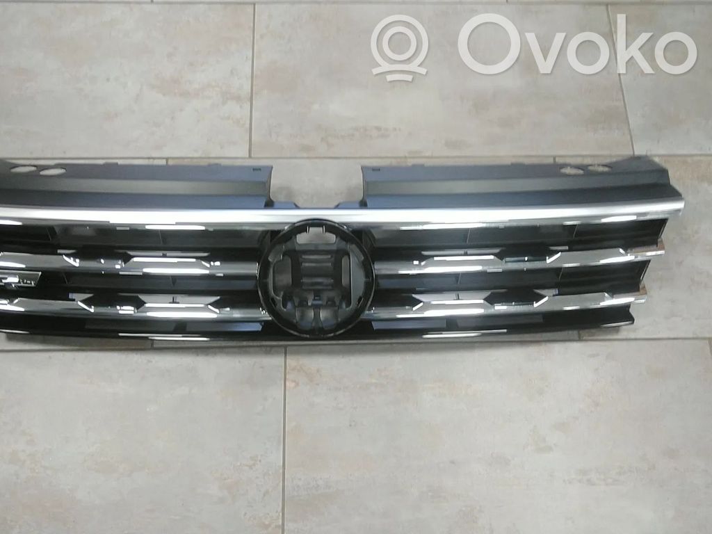 Volkswagen Tiguan Grille calandre supérieure de pare-chocs avant