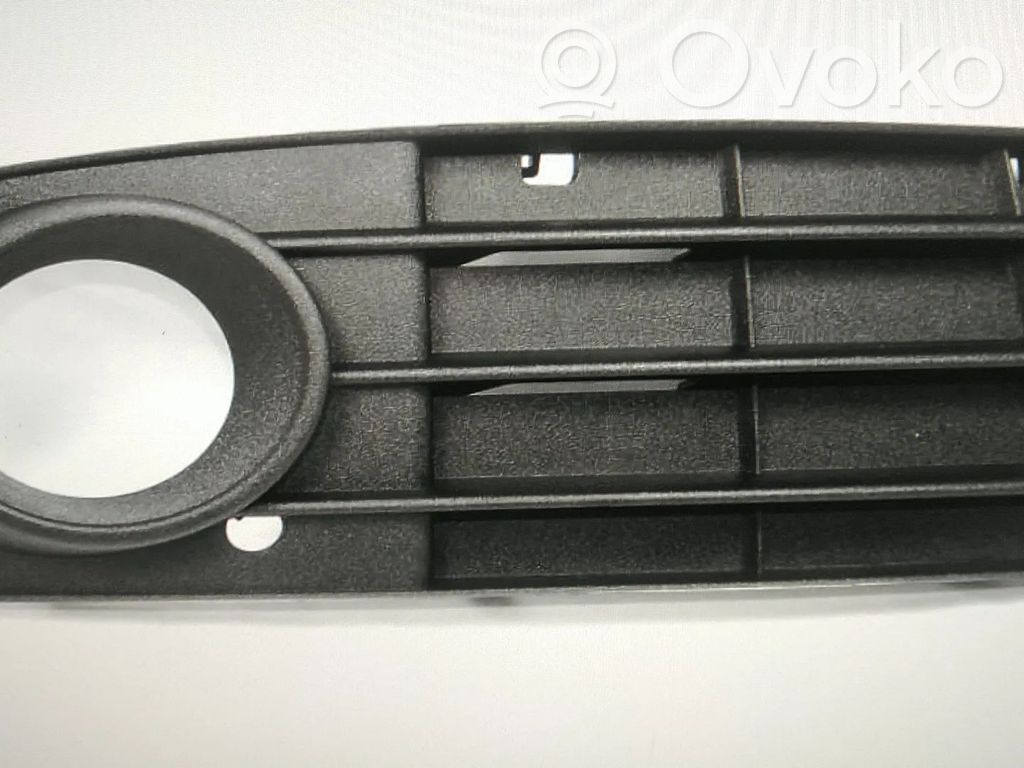 Audi A4 S4 B8 8K Etupuskurin alempi jäähdytinsäleikkö 